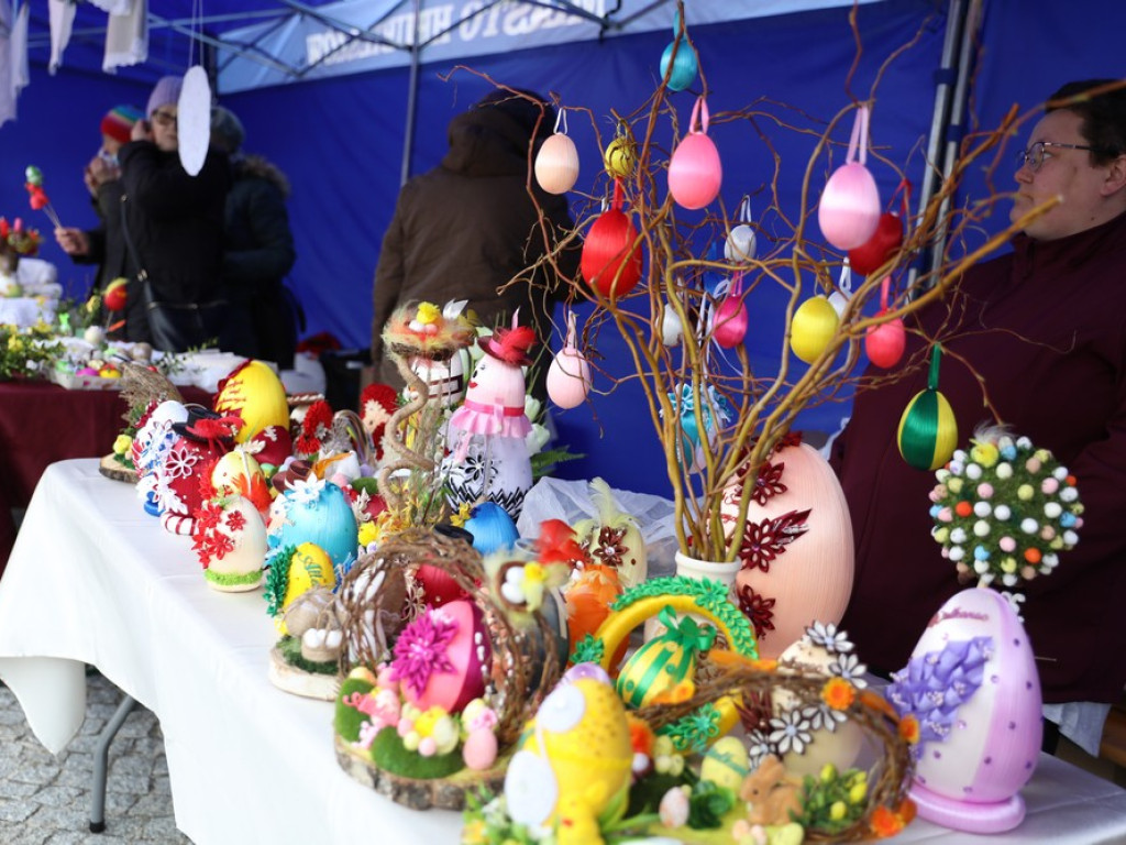 Hrubieszów: Trwa Wielkanocny Kiermasz Pisanek i Palm (ZDJĘCIA)
