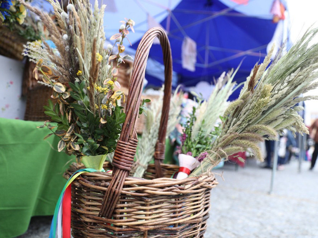 Hrubieszów: Trwa Wielkanocny Kiermasz Pisanek i Palm (ZDJĘCIA)