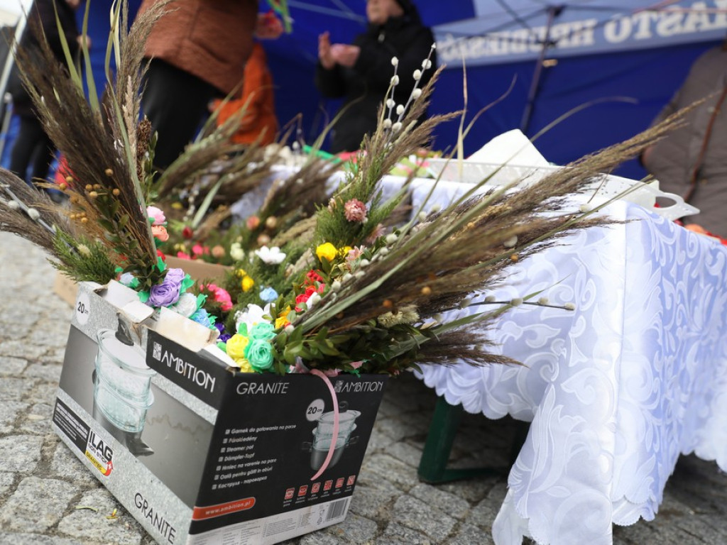 Hrubieszów: Trwa Wielkanocny Kiermasz Pisanek i Palm (ZDJĘCIA)