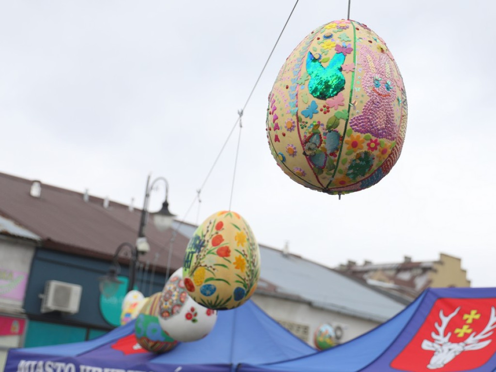 Hrubieszów: Trwa Wielkanocny Kiermasz Pisanek i Palm (ZDJĘCIA)