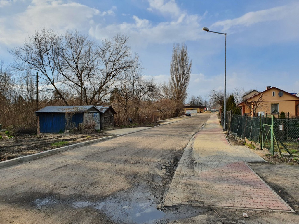 Hrubieszów: Budowa drogi dojazdowej do basenu - ZDJĘCIA