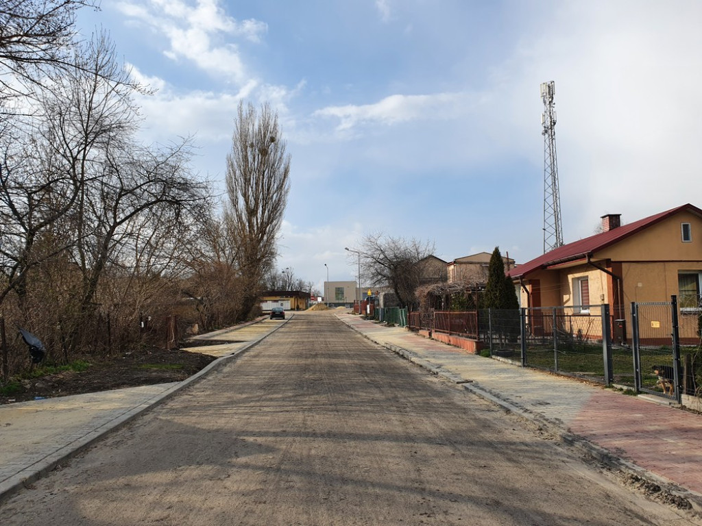Hrubieszów: Budowa drogi dojazdowej do basenu - ZDJĘCIA