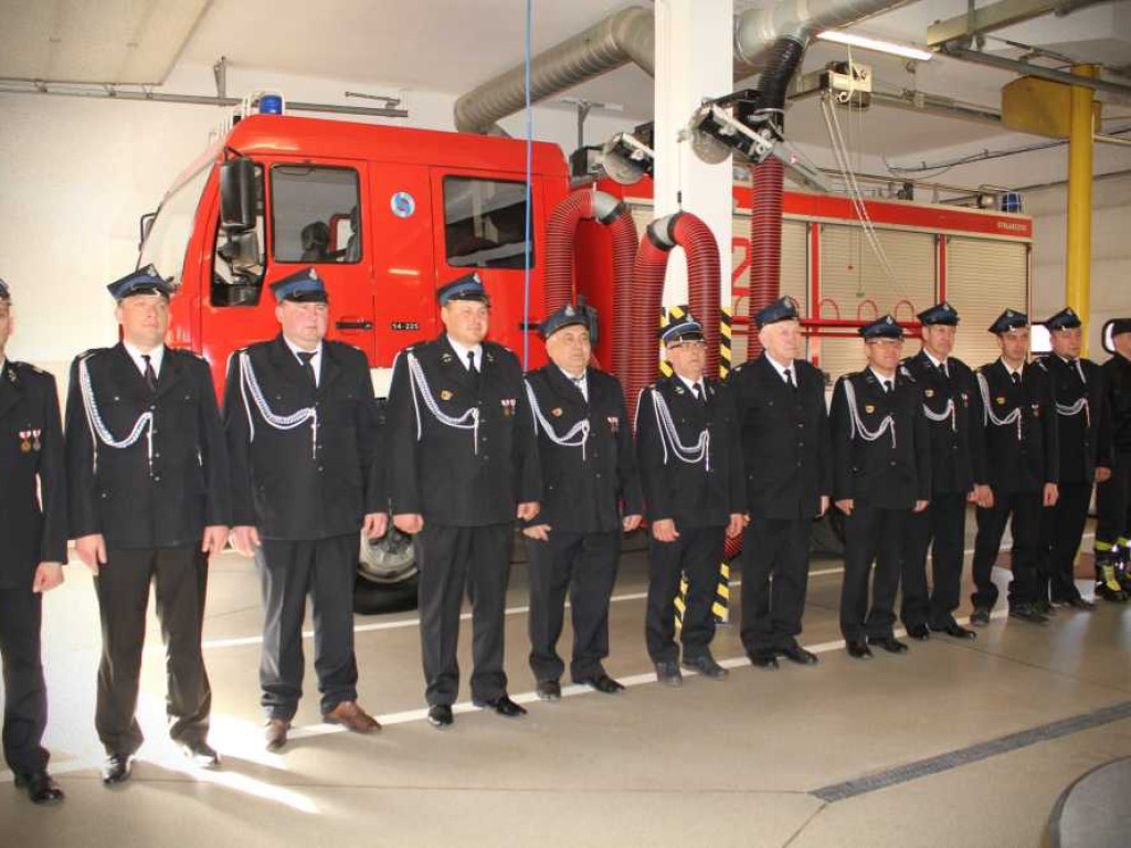 Hrubieszów: Wręczono świadczenia ratowniczego dla druhów OSP i przekazano samochód ratowniczo - gaśniczy (ZDJĘCIA)
