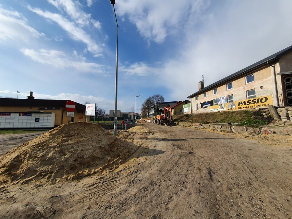 Hrubieszów: Budowa drogi dojazdowej do basenu - ZDJĘCIA
