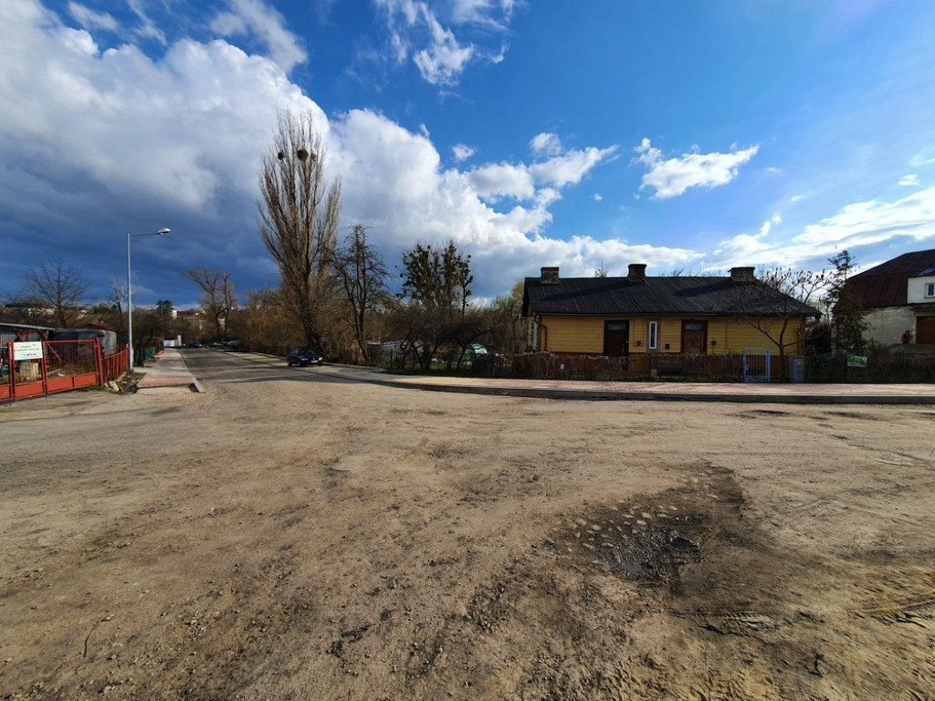 Hrubieszów: Budowa drogi dojazdowej do basenu - ZDJĘCIA
