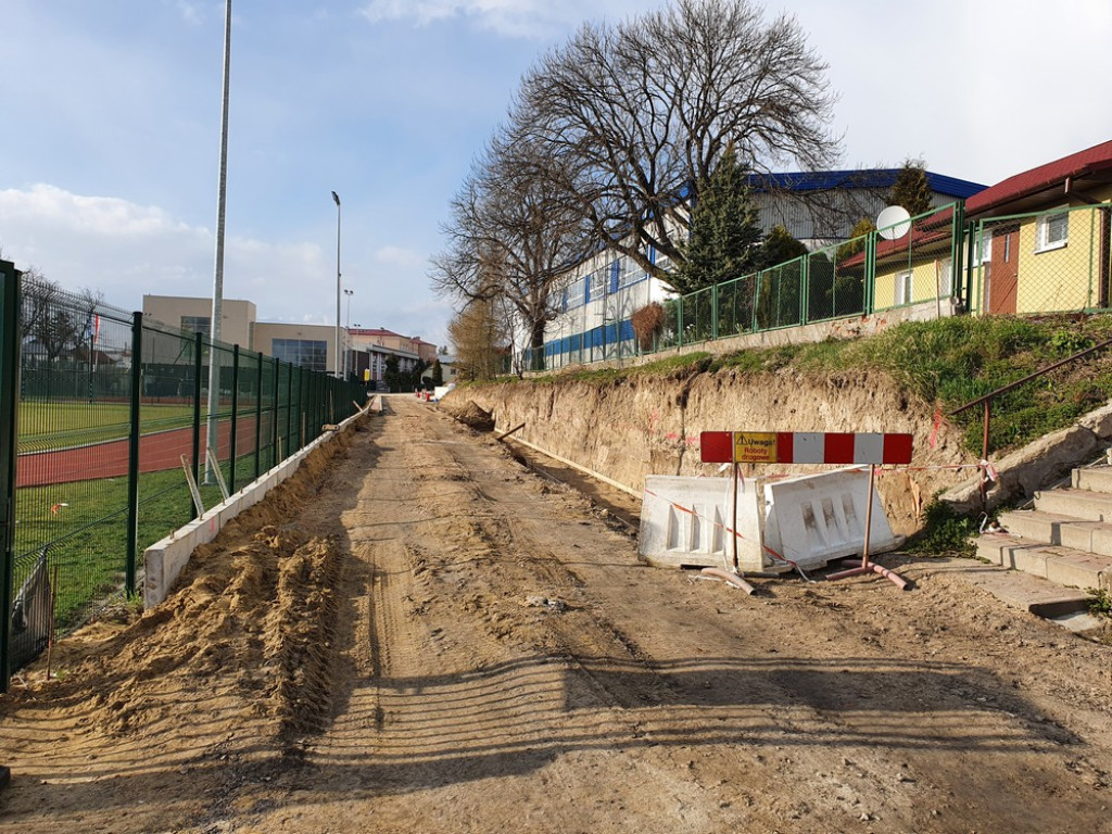 Hrubieszów: Budowa drogi dojazdowej do basenu - ZDJĘCIA