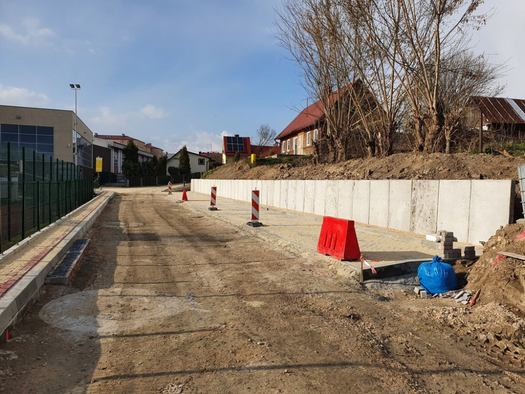 Hrubieszów: Budowa drogi dojazdowej do basenu - ZDJĘCIA