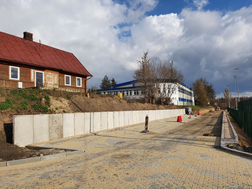 Hrubieszów: Budowa drogi dojazdowej do basenu - ZDJĘCIA