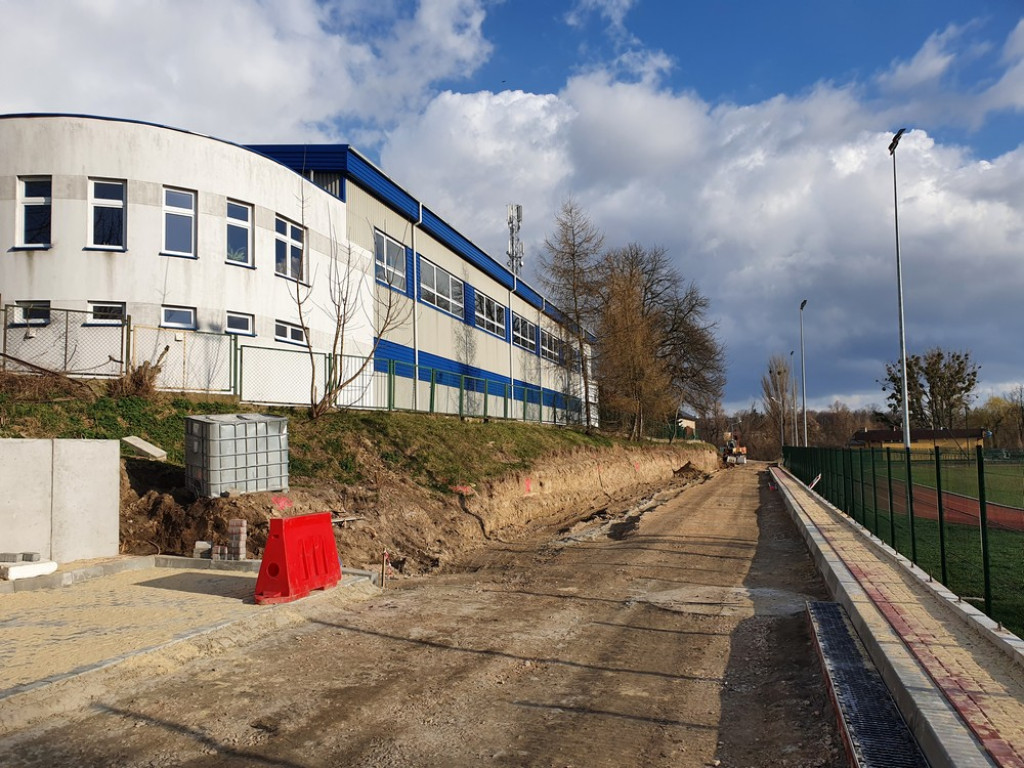 Hrubieszów: Budowa drogi dojazdowej do basenu - ZDJĘCIA