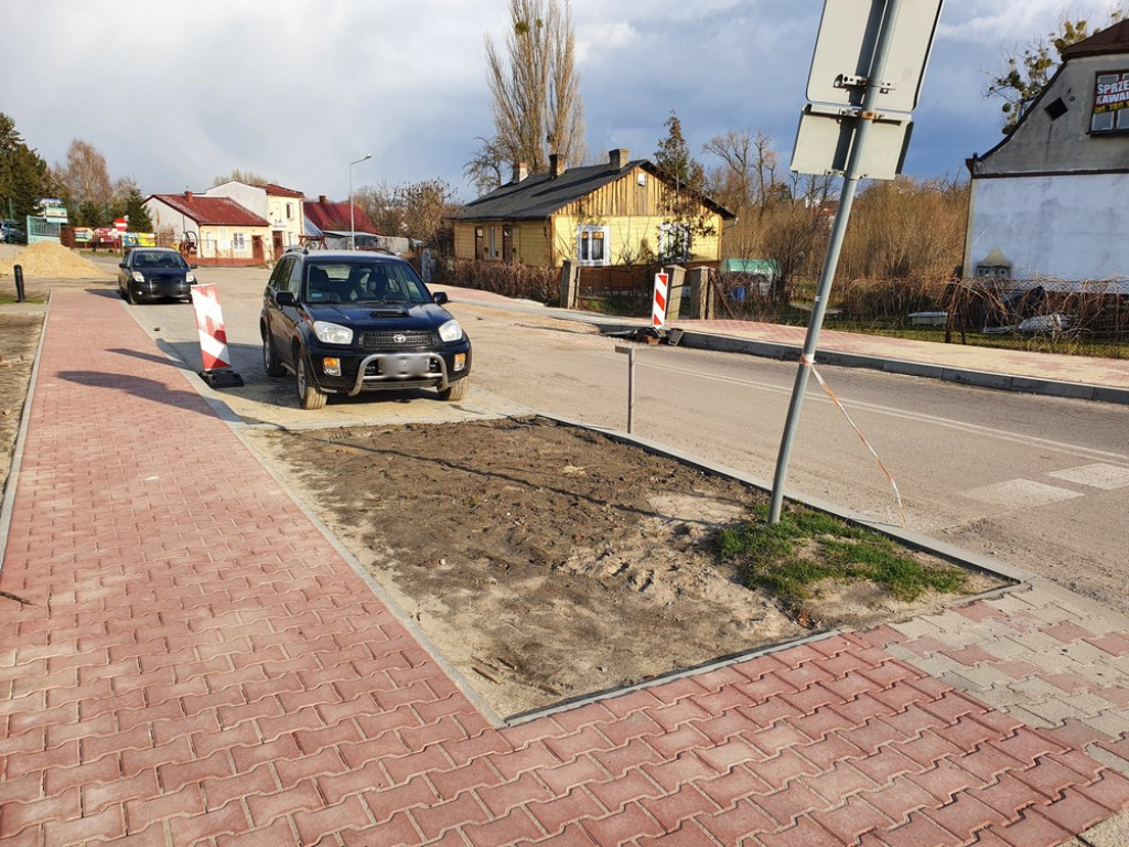 Hrubieszów: Budowa drogi dojazdowej do basenu - ZDJĘCIA