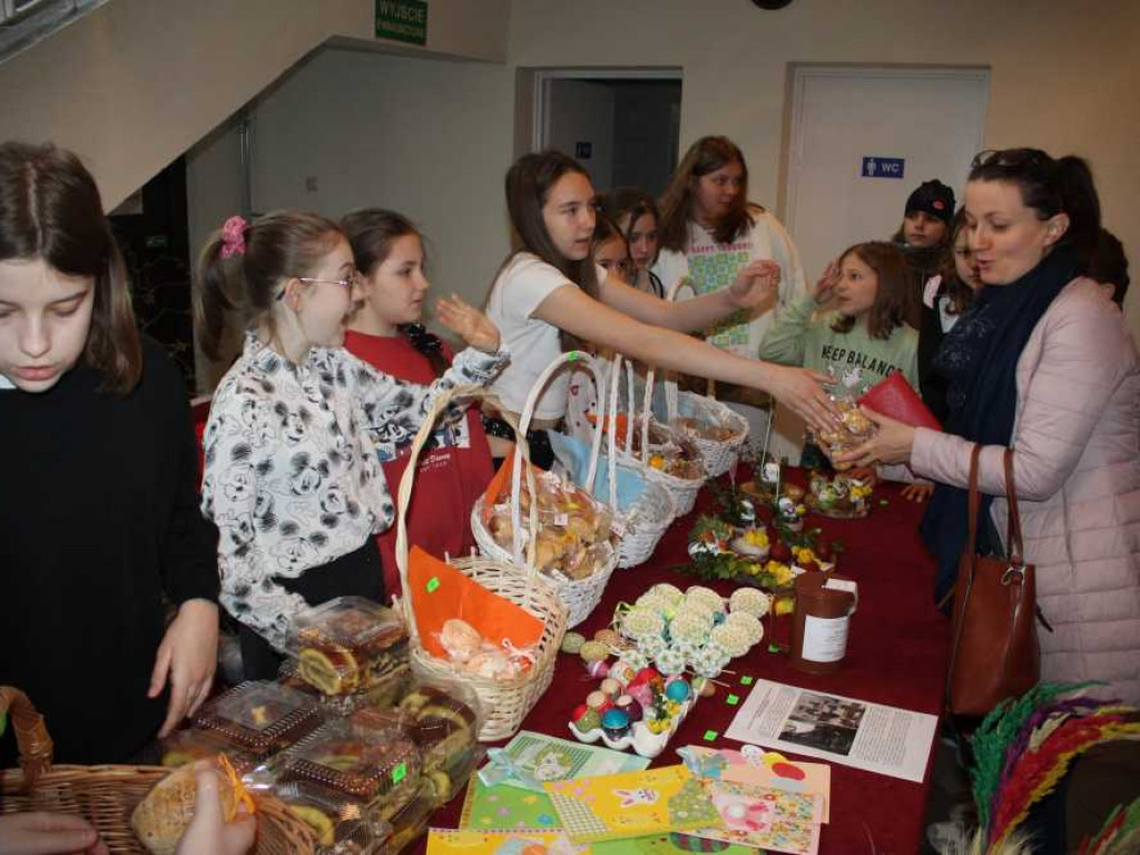 Udany charytatywny kiermasz wielkanocny w Werbkowicach - zebrano ponad 2600 zł (ZDJĘCIA)