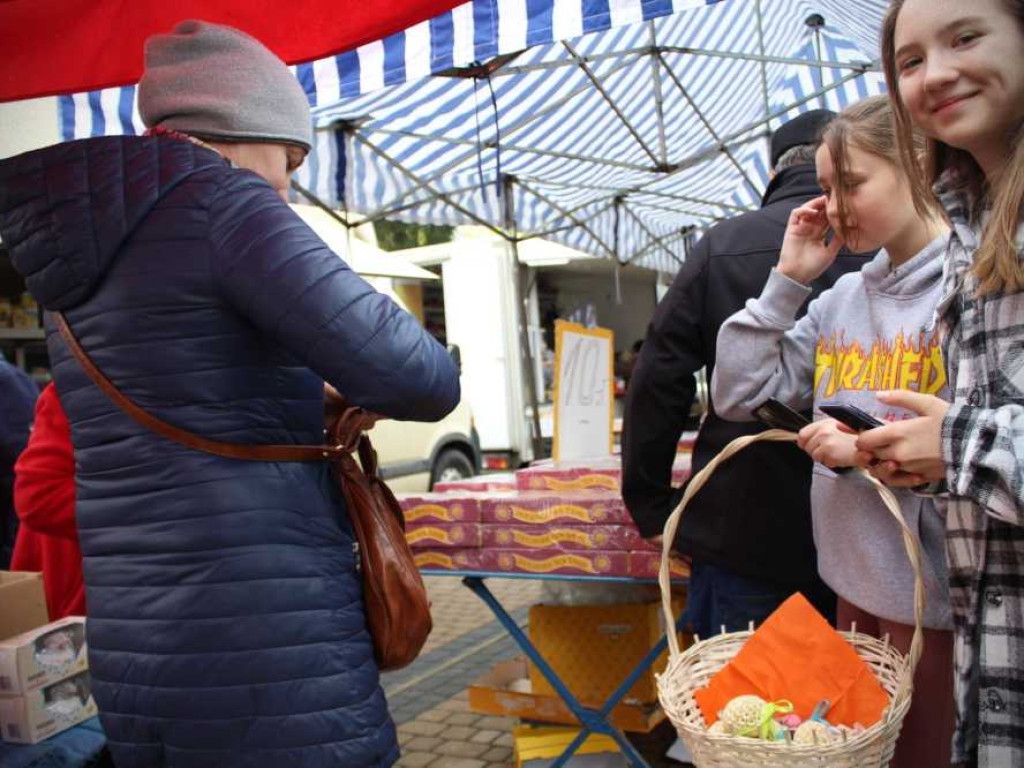 Udany charytatywny kiermasz wielkanocny w Werbkowicach - zebrano ponad 2600 zł (ZDJĘCIA)