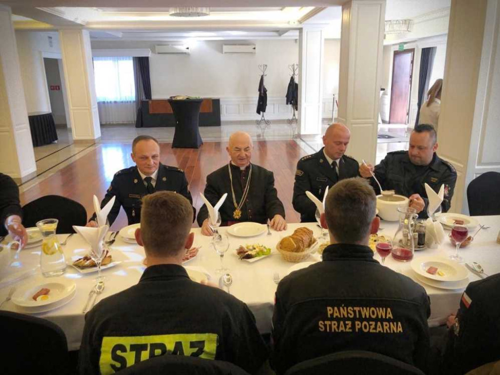 Hrubieszów: Śniadanie wielkanocne strażaków i policjantów (ZDJĘCIA)