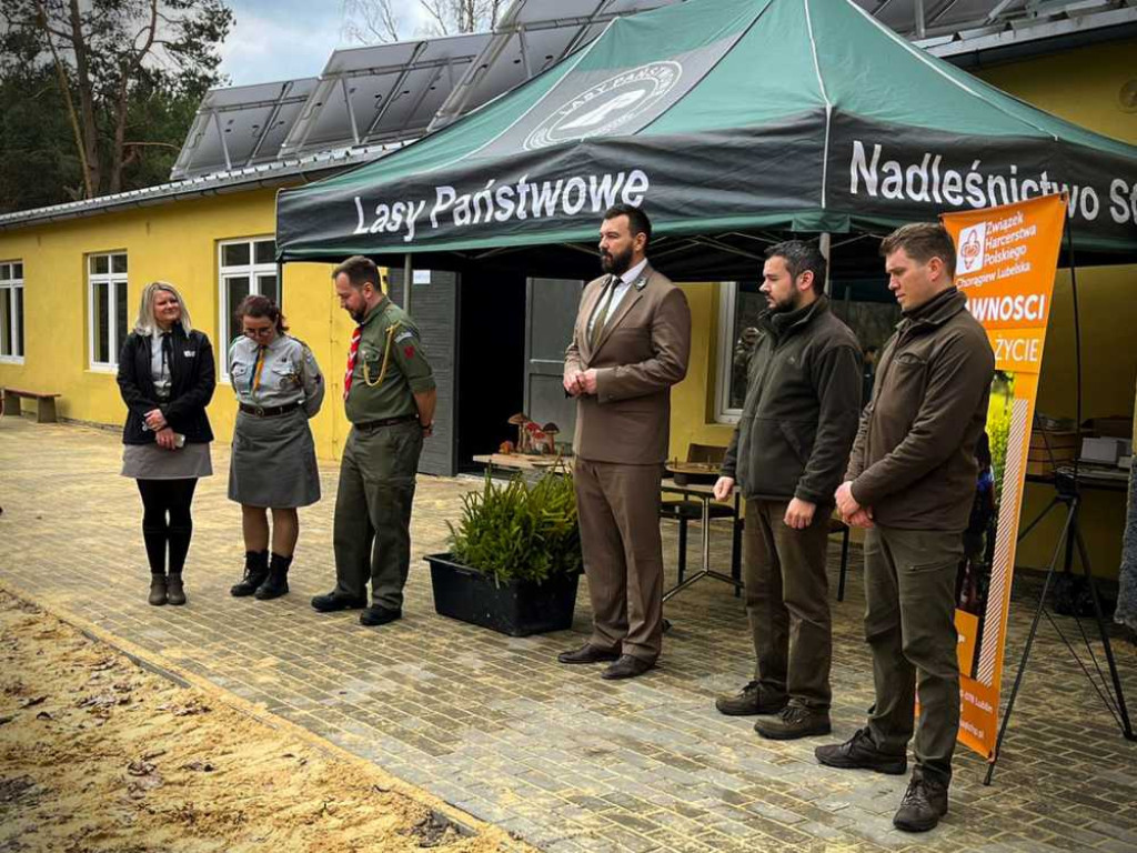Hrubieszów: Harcerze i leśnicy - porozumienie i wspólne sadzenie drzew (ZDJĘCIA)