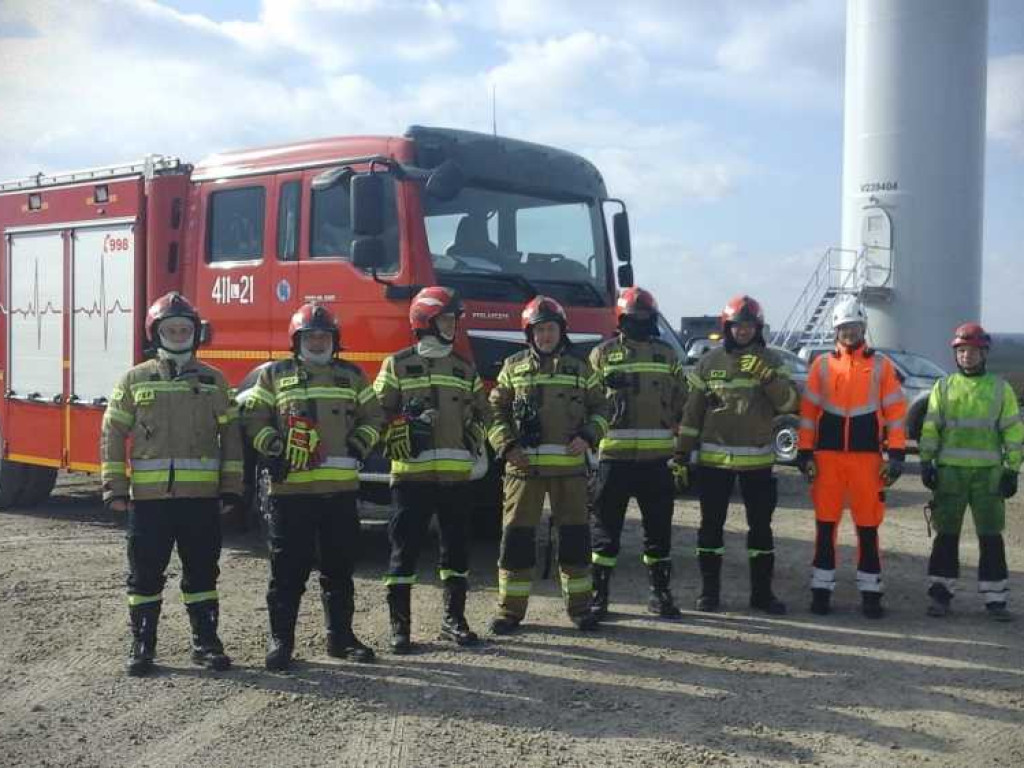 Ćwiczenia hrubieszowskich strażaków na farmie wiatrowej (ZDJĘCIA)