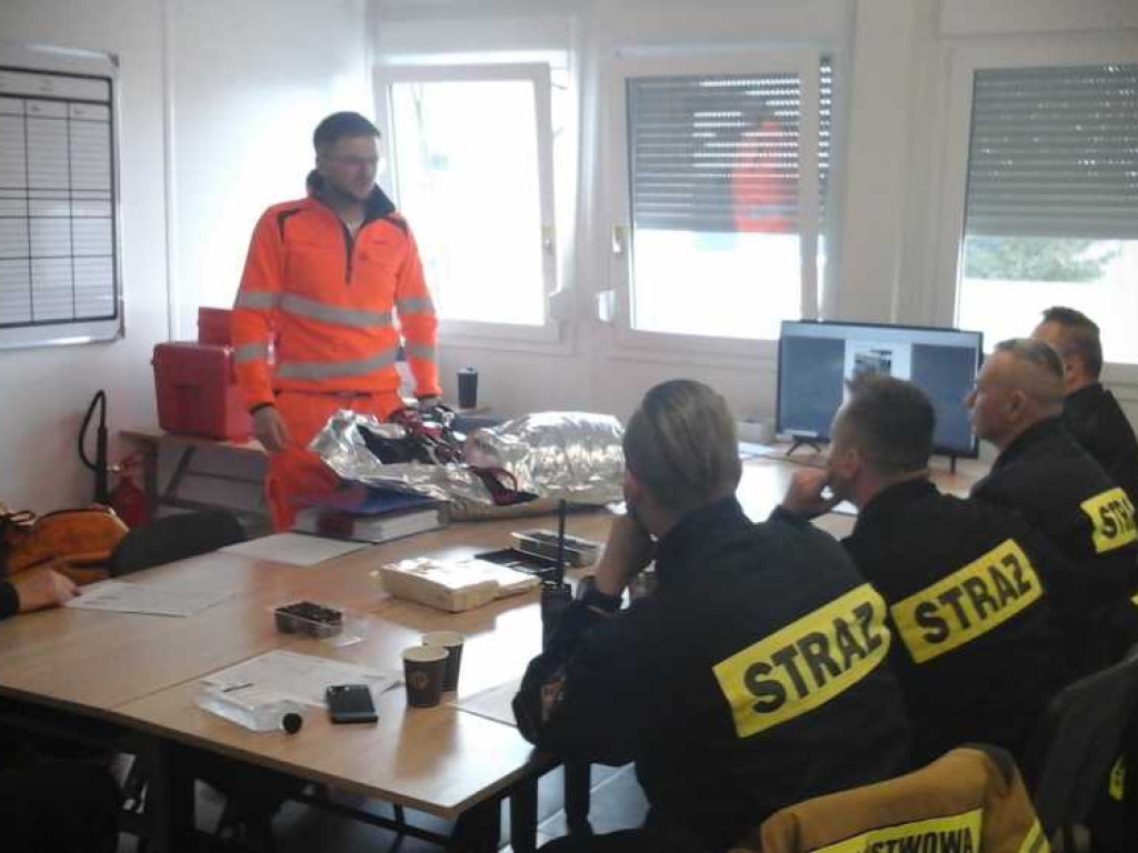 Ćwiczenia hrubieszowskich strażaków na farmie wiatrowej (ZDJĘCIA)