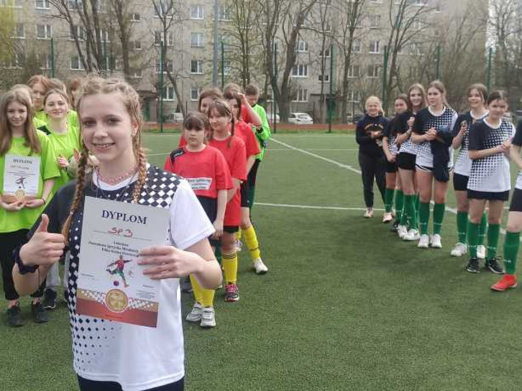 Dziewczęta z Trójki mistrzyniami powiatu w piłce nożnej (ZDJĘCIA)