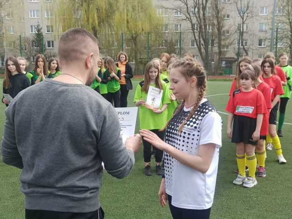 Dziewczęta z Trójki mistrzyniami powiatu w piłce nożnej (ZDJĘCIA)