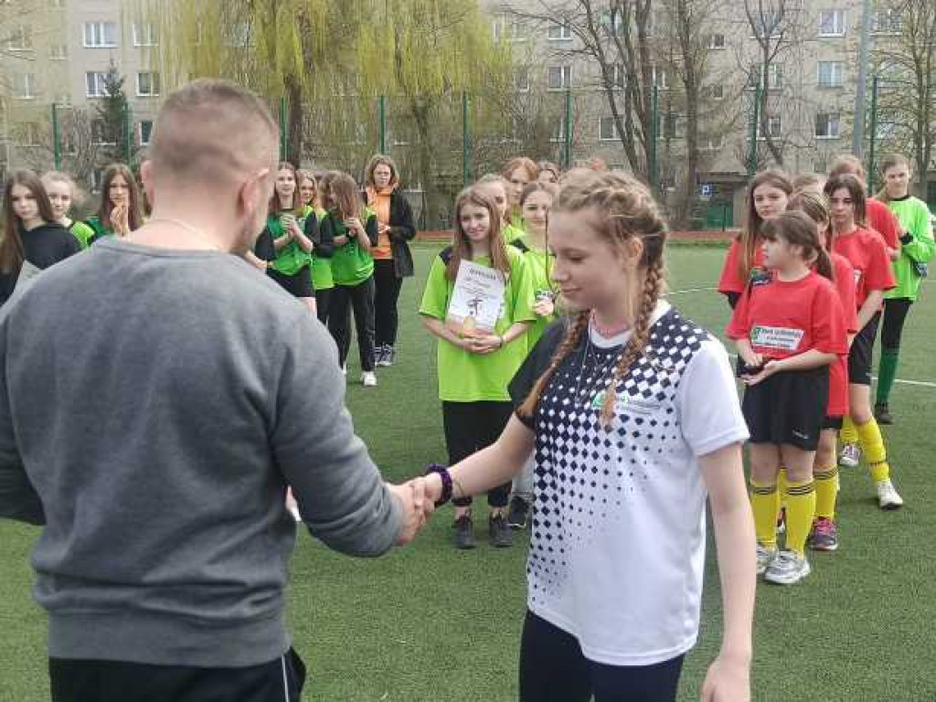Dziewczęta z Trójki mistrzyniami powiatu w piłce nożnej (ZDJĘCIA)