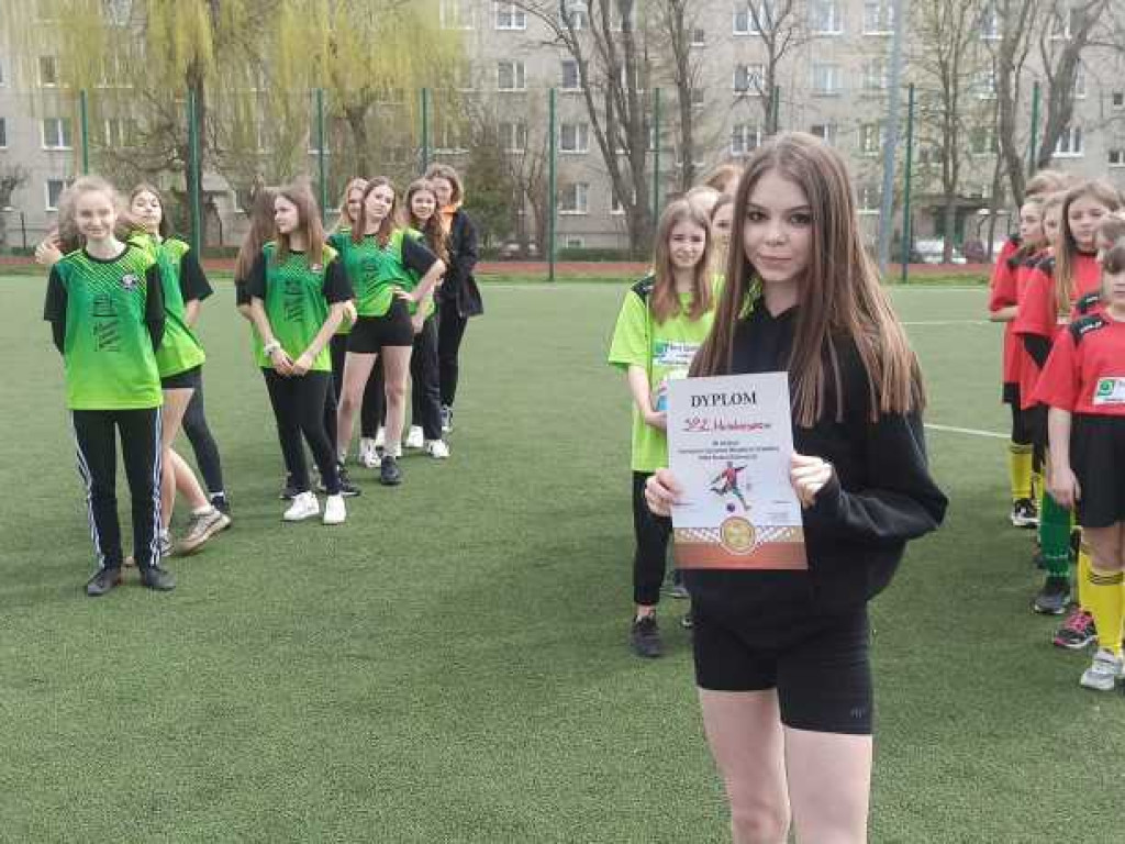 Dziewczęta z Trójki mistrzyniami powiatu w piłce nożnej (ZDJĘCIA)