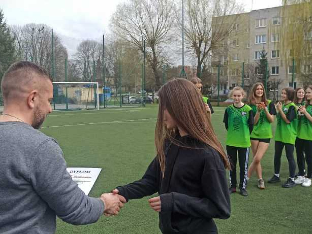 Dziewczęta z Trójki mistrzyniami powiatu w piłce nożnej (ZDJĘCIA)