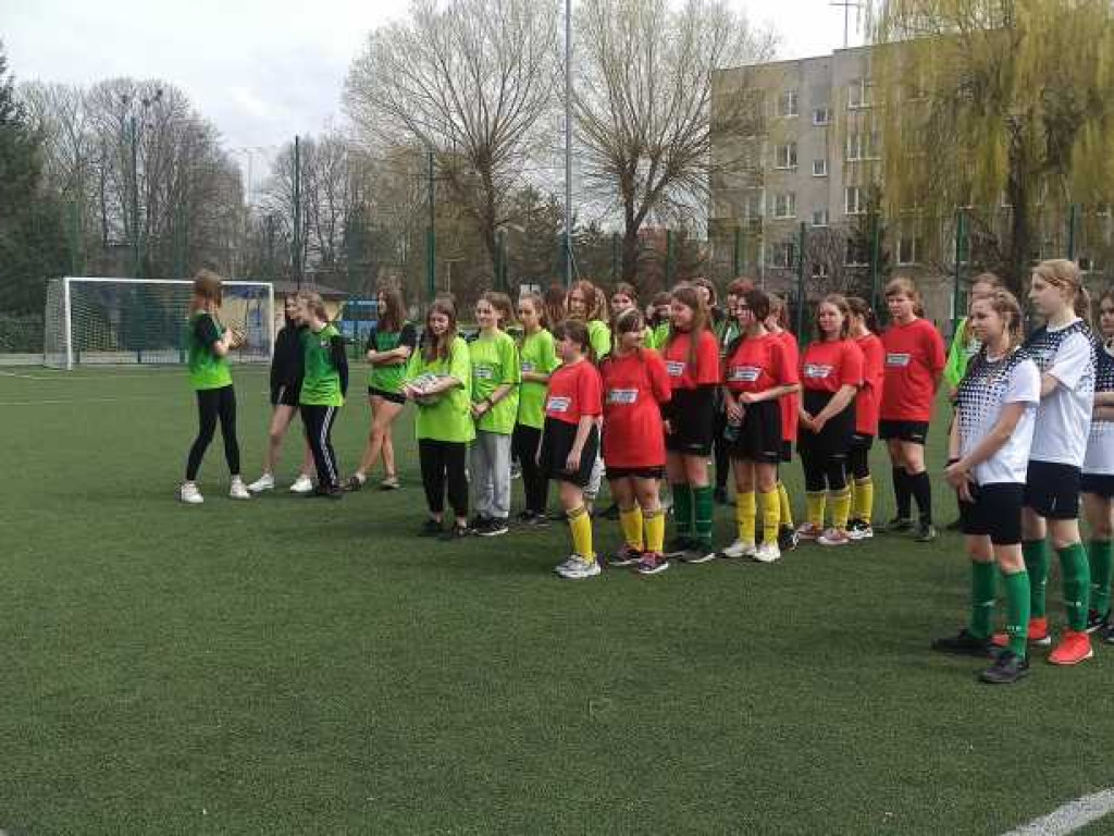 Dziewczęta z Trójki mistrzyniami powiatu w piłce nożnej (ZDJĘCIA)