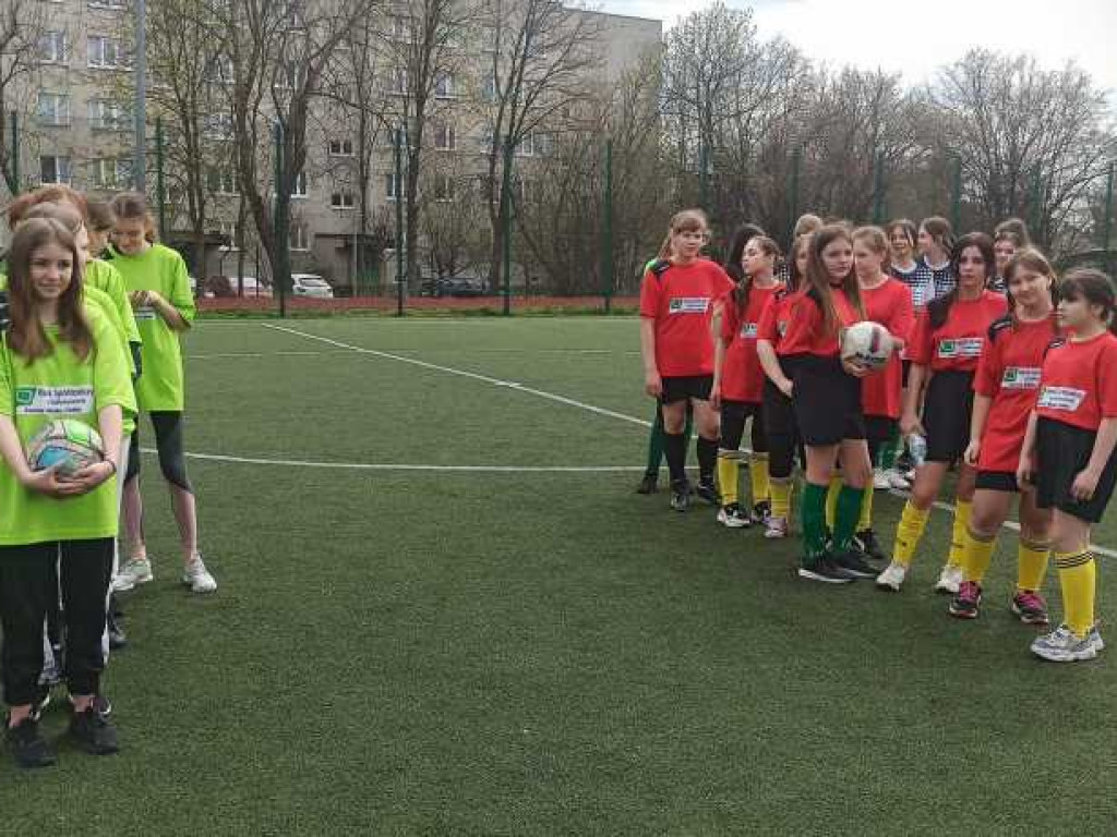 Dziewczęta z Trójki mistrzyniami powiatu w piłce nożnej (ZDJĘCIA)