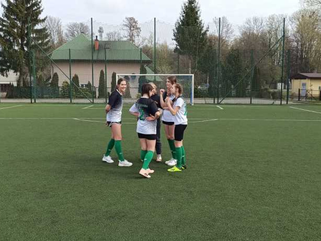 Dziewczęta z Trójki mistrzyniami powiatu w piłce nożnej (ZDJĘCIA)