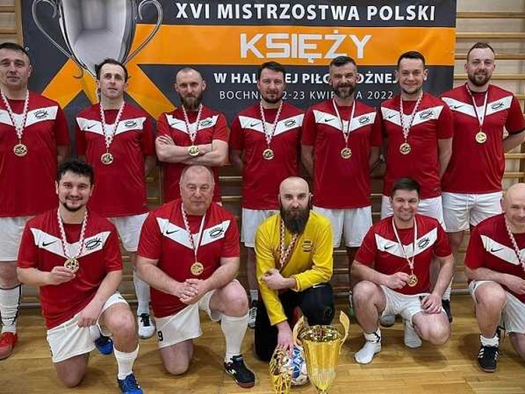 Kolejne złoto w piłkarskich Mistrzostwach Polski Księży dla Diecezji Zamojsko - Lubaczowskiej (ZDJĘCIA)