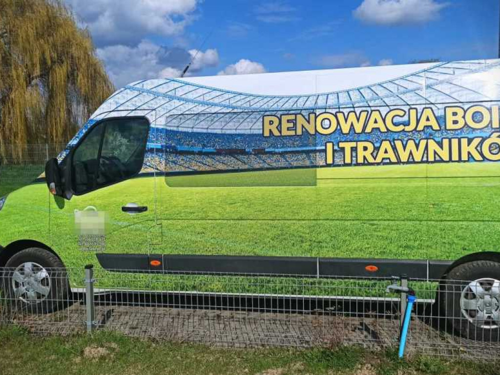 Renowacja głównej płyty boiska w Werbkowicach (ZDJĘCIA, WIDEO)
