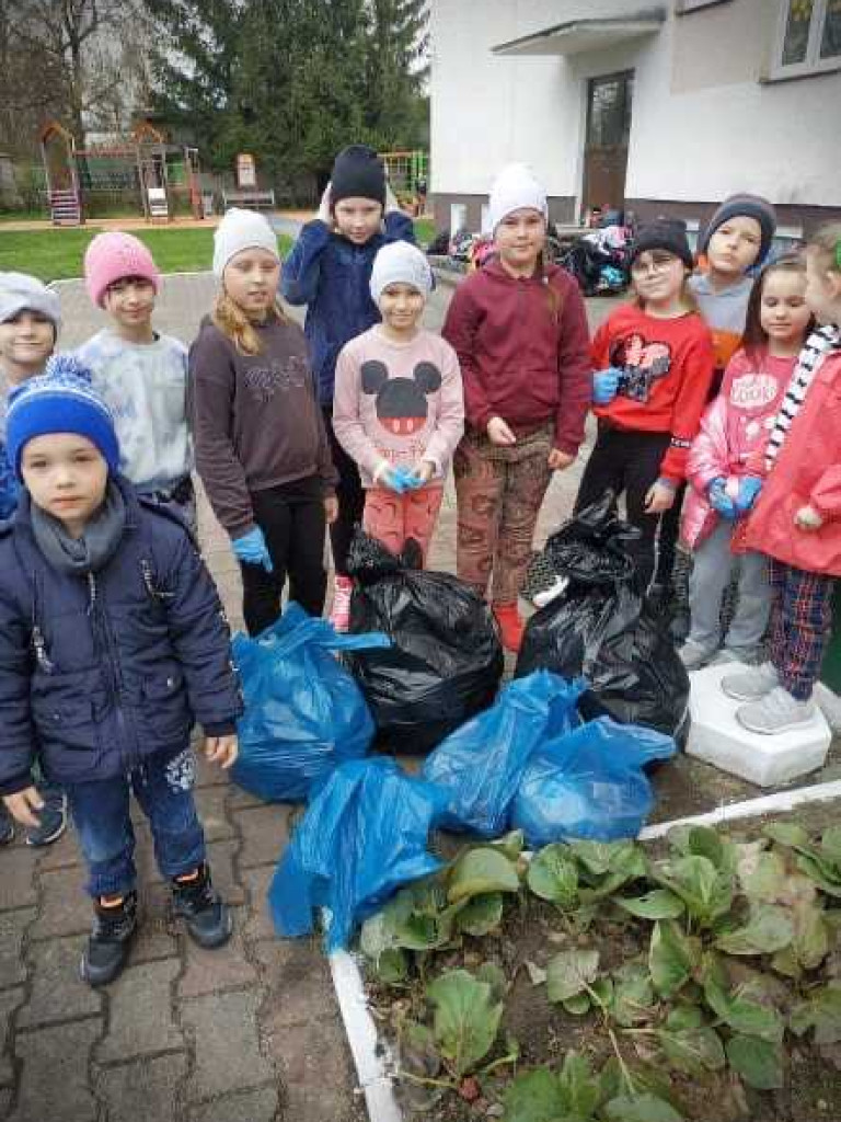 Turkowice: Dzieci sprzątały dla Polski (ZDJĘCIA)
