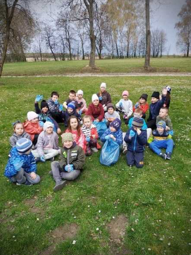 Turkowice: Dzieci sprzątały dla Polski (ZDJĘCIA)