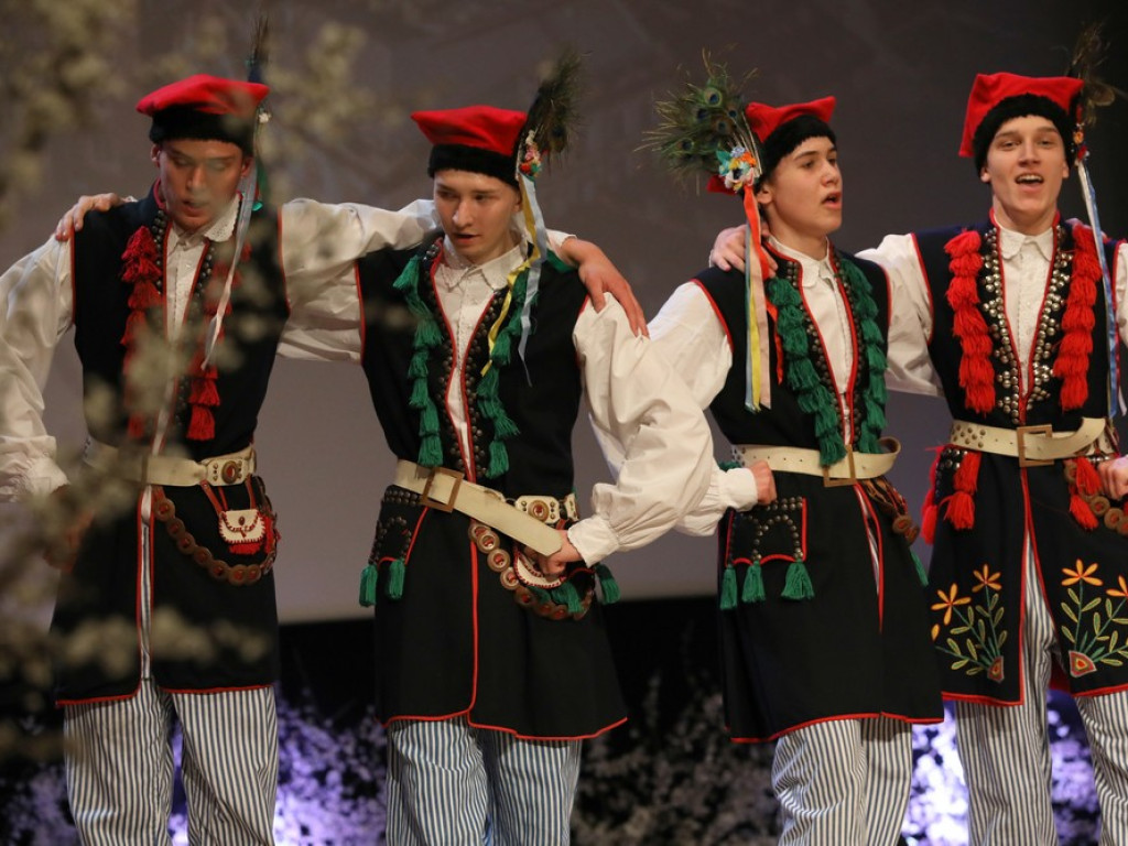 Hrubieszów: Warto być Polakiem - droga do wolności. Widowisko w HDK (ZDJĘCIA, WIDEO)