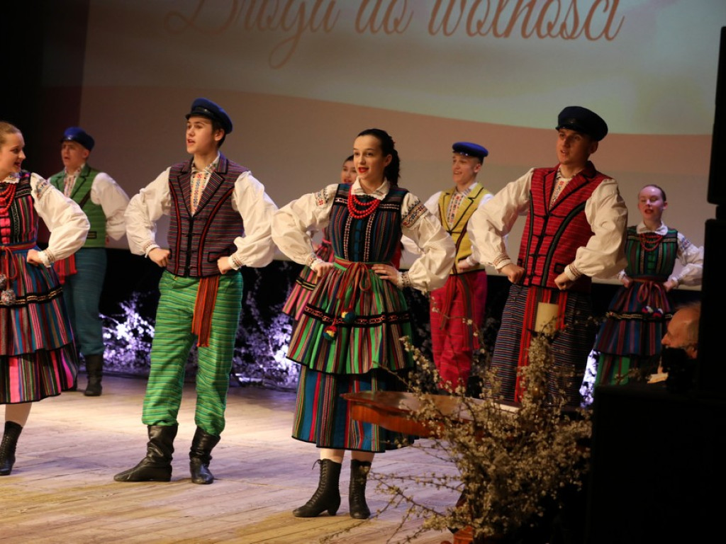 Hrubieszów: Warto być Polakiem - droga do wolności. Widowisko w HDK (ZDJĘCIA, WIDEO)