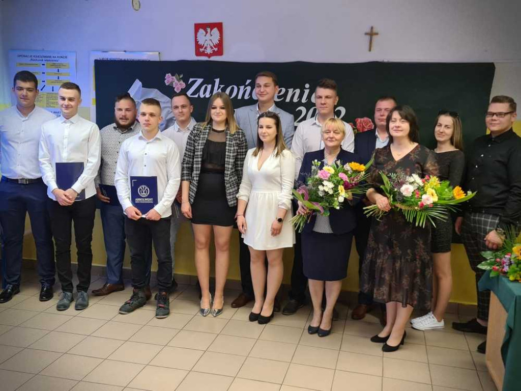 Hrubieszów: Pożegnanie maturzystów w ZS nr 4 (ZDJĘCIA)