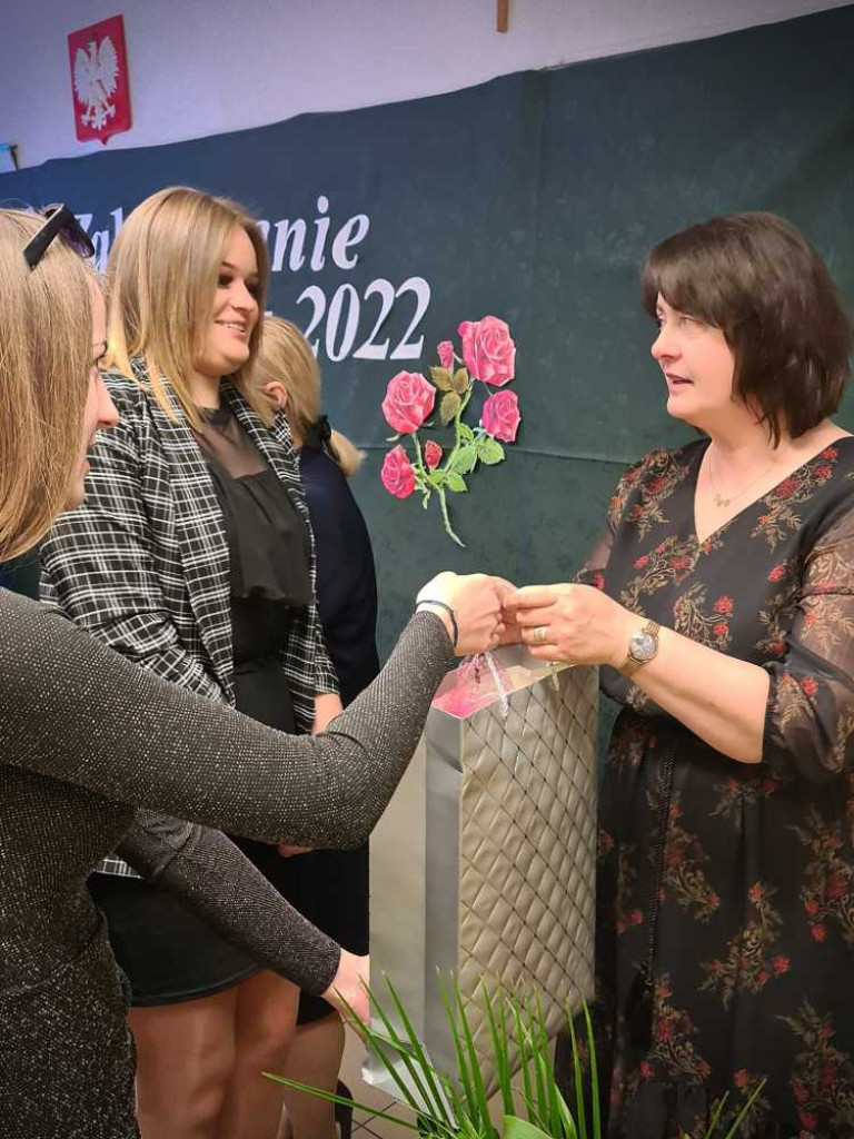 Hrubieszów: Pożegnanie maturzystów w ZS nr 4 (ZDJĘCIA)