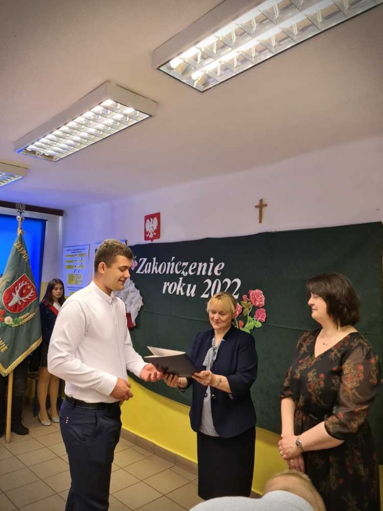 Hrubieszów: Pożegnanie maturzystów w ZS nr 4 (ZDJĘCIA)