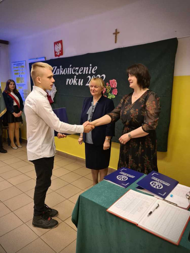 Hrubieszów: Pożegnanie maturzystów w ZS nr 4 (ZDJĘCIA)