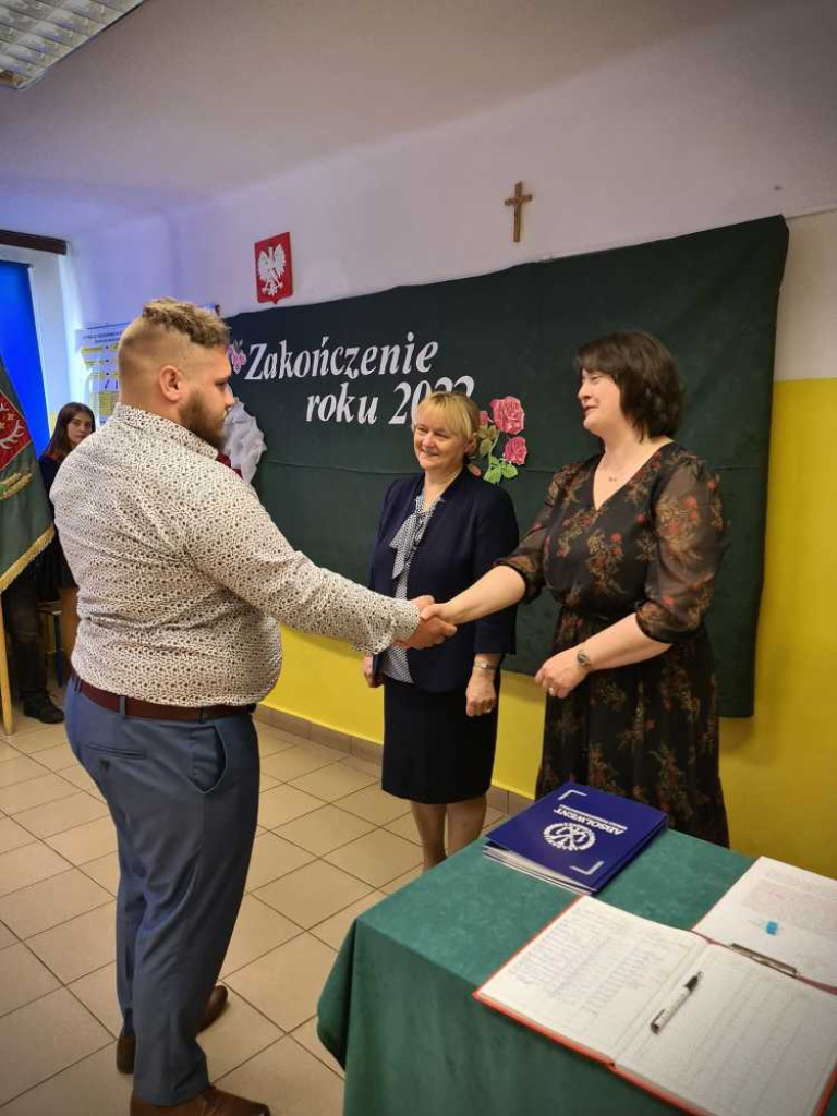 Hrubieszów: Pożegnanie maturzystów w ZS nr 4 (ZDJĘCIA)