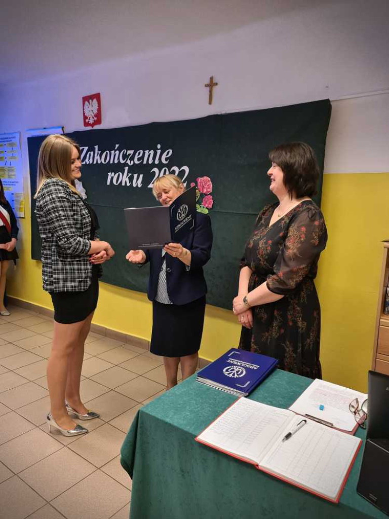 Hrubieszów: Pożegnanie maturzystów w ZS nr 4 (ZDJĘCIA)