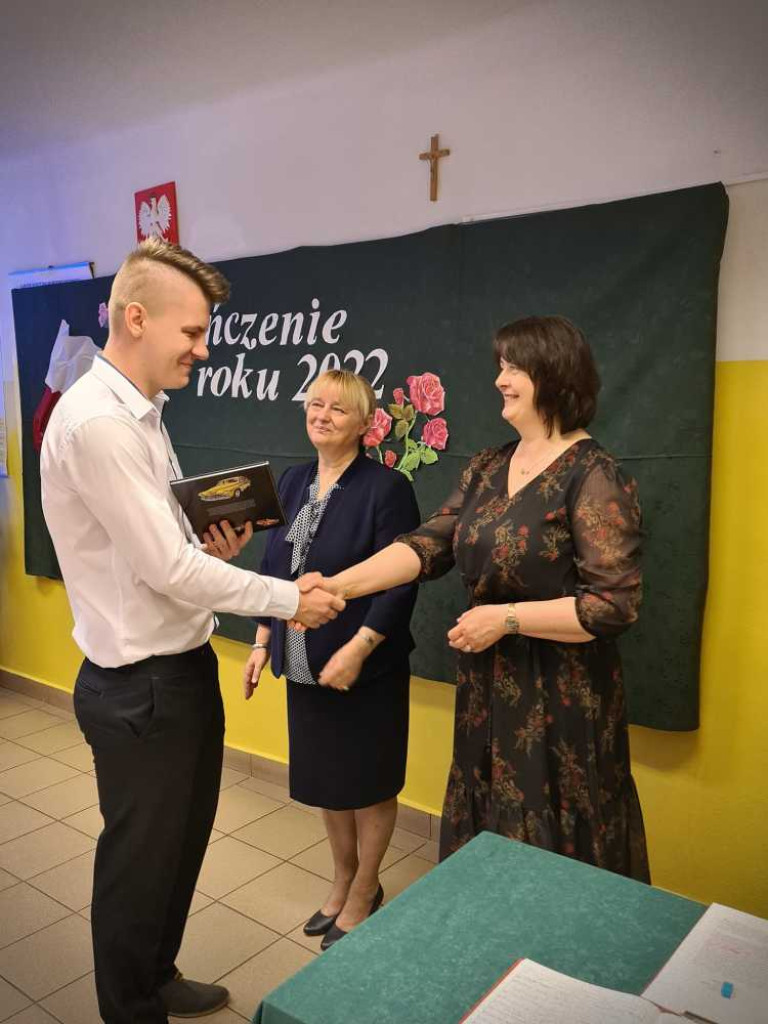 Hrubieszów: Pożegnanie maturzystów w ZS nr 4 (ZDJĘCIA)