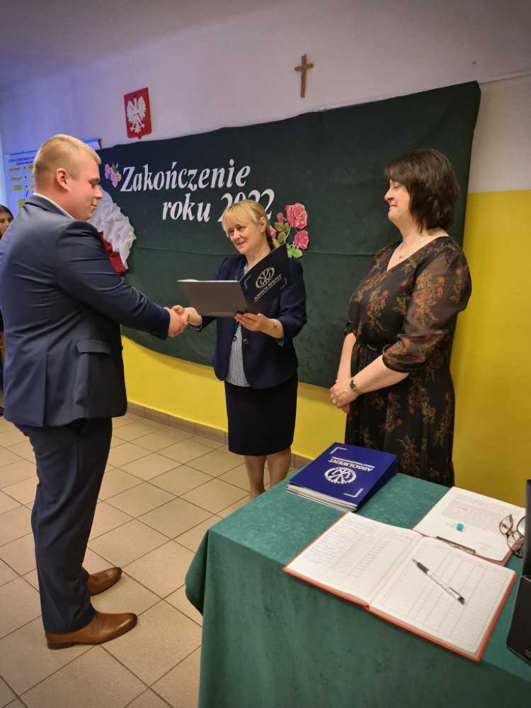 Hrubieszów: Pożegnanie maturzystów w ZS nr 4 (ZDJĘCIA)