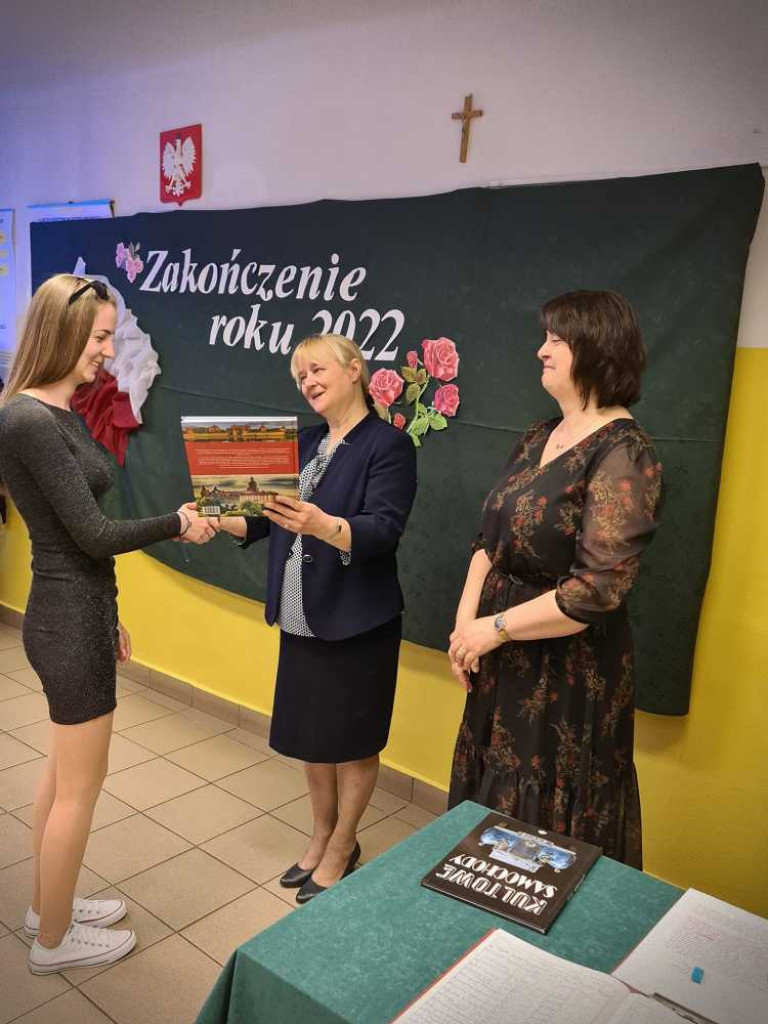Hrubieszów: Pożegnanie maturzystów w ZS nr 4 (ZDJĘCIA)