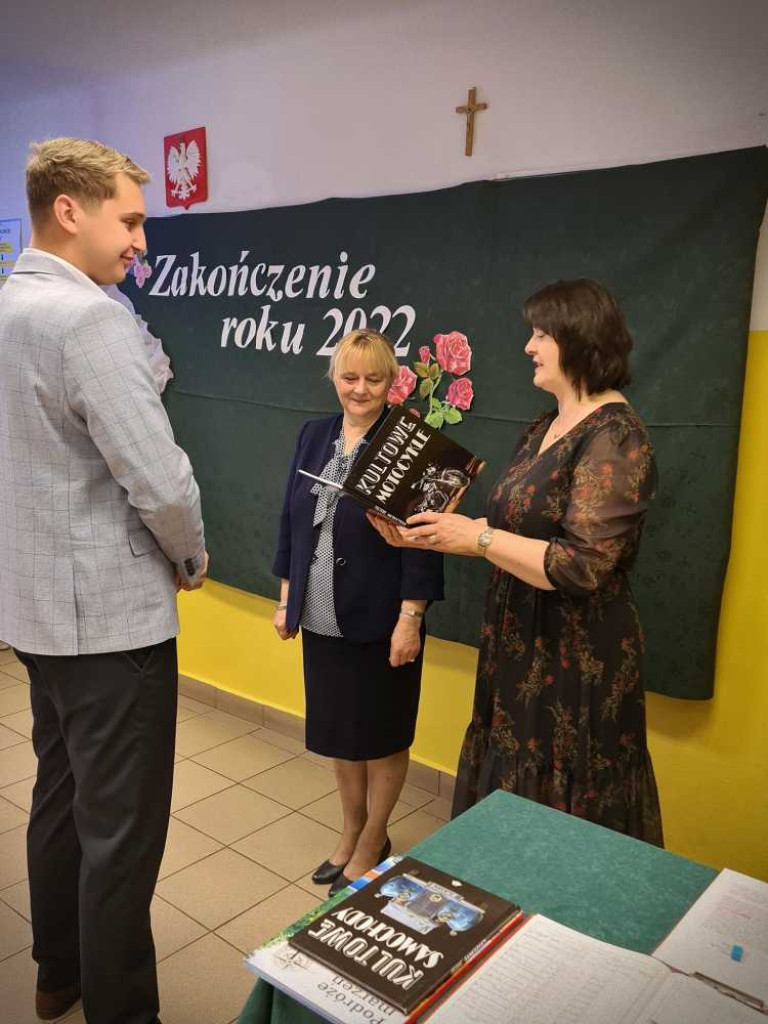 Hrubieszów: Pożegnanie maturzystów w ZS nr 4 (ZDJĘCIA)