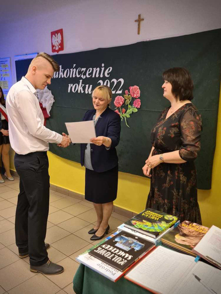 Hrubieszów: Pożegnanie maturzystów w ZS nr 4 (ZDJĘCIA)