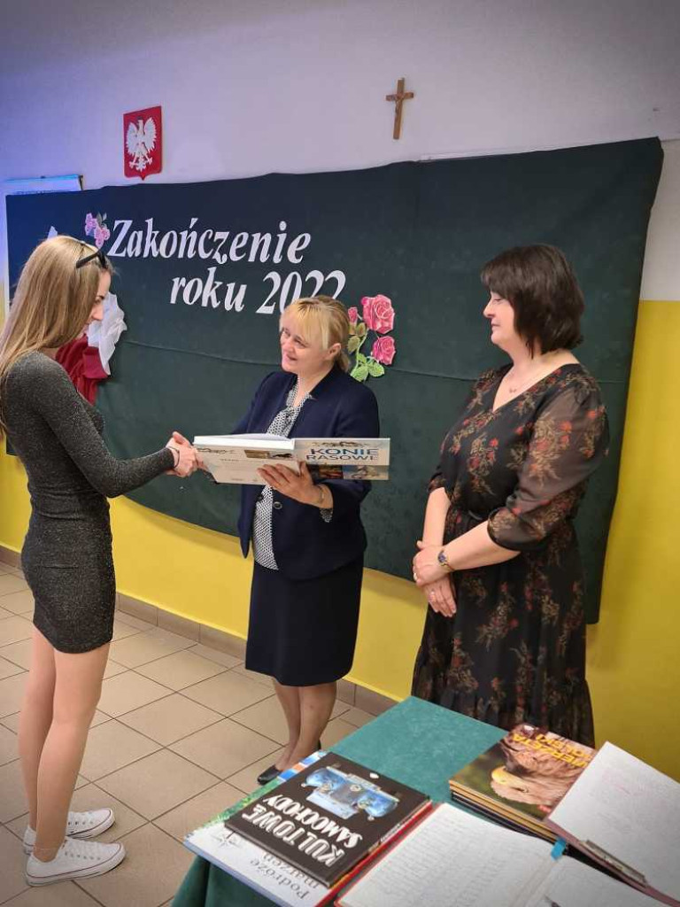 Hrubieszów: Pożegnanie maturzystów w ZS nr 4 (ZDJĘCIA)