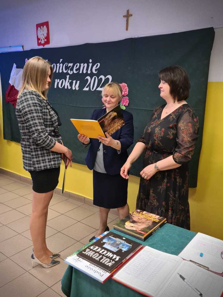 Hrubieszów: Pożegnanie maturzystów w ZS nr 4 (ZDJĘCIA)