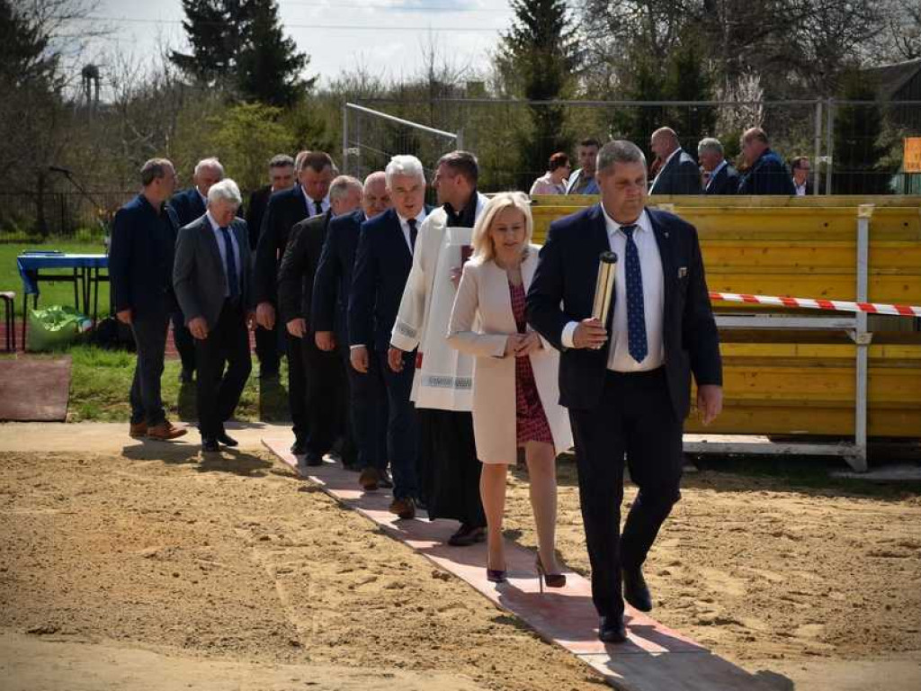 Wmurowano kamień węgielny pod budowę sali gimnastycznej w Uchaniach (ZDJĘCIA)