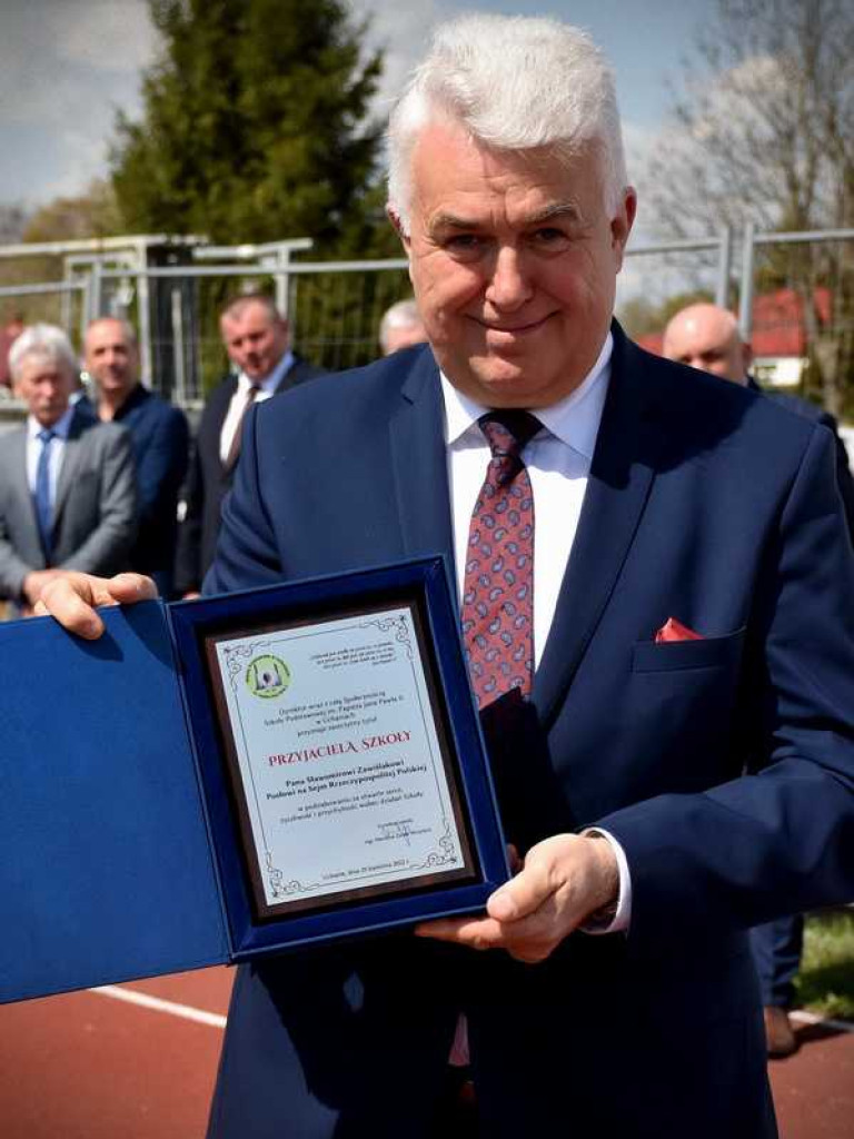 Wmurowano kamień węgielny pod budowę sali gimnastycznej w Uchaniach (ZDJĘCIA)