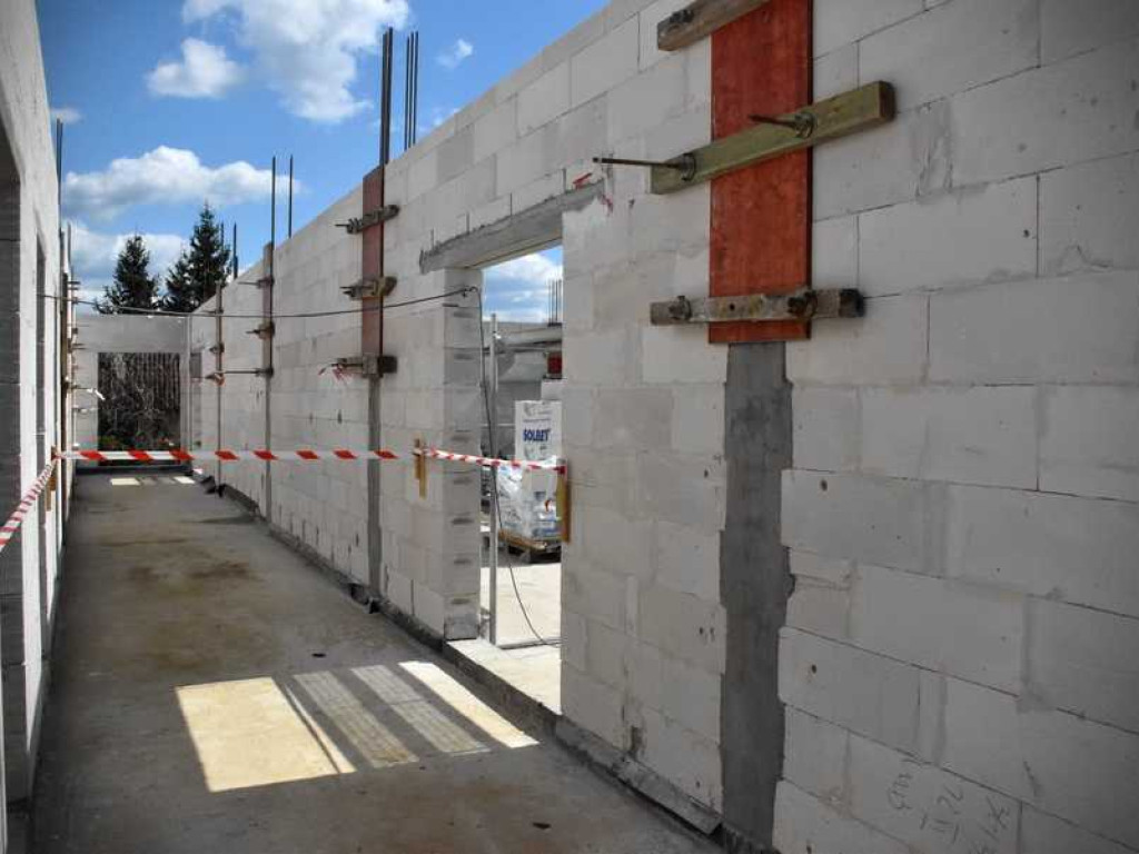 Wmurowano kamień węgielny pod budowę sali gimnastycznej w Uchaniach (ZDJĘCIA)